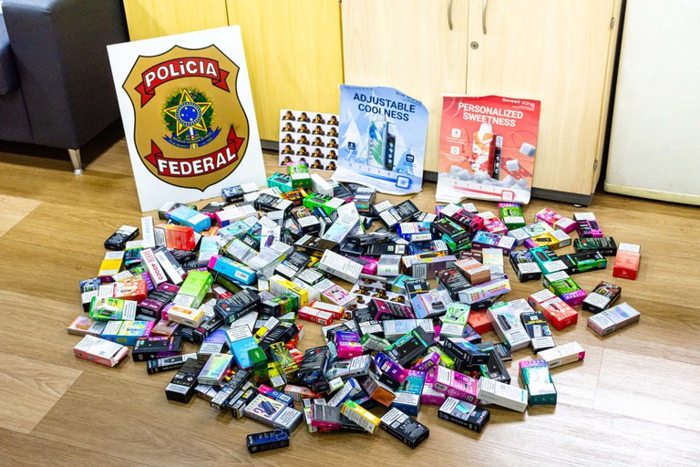 PF realiza apreensão de cigarros eletrônicos e prende uma pessoa